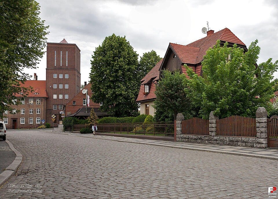 Altana ogrodowa — budowa, pozwolenia i dobór materiałów