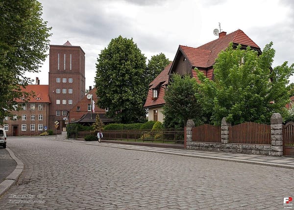 Altana ogrodowa — budowa, pozwolenia i dobór materiałów