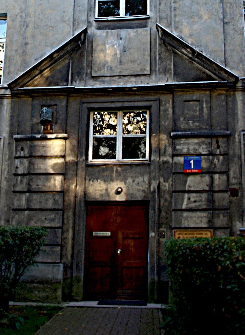 Drzwi wejściowe — kiedy wymienić, jak wybrać i co z izolacją